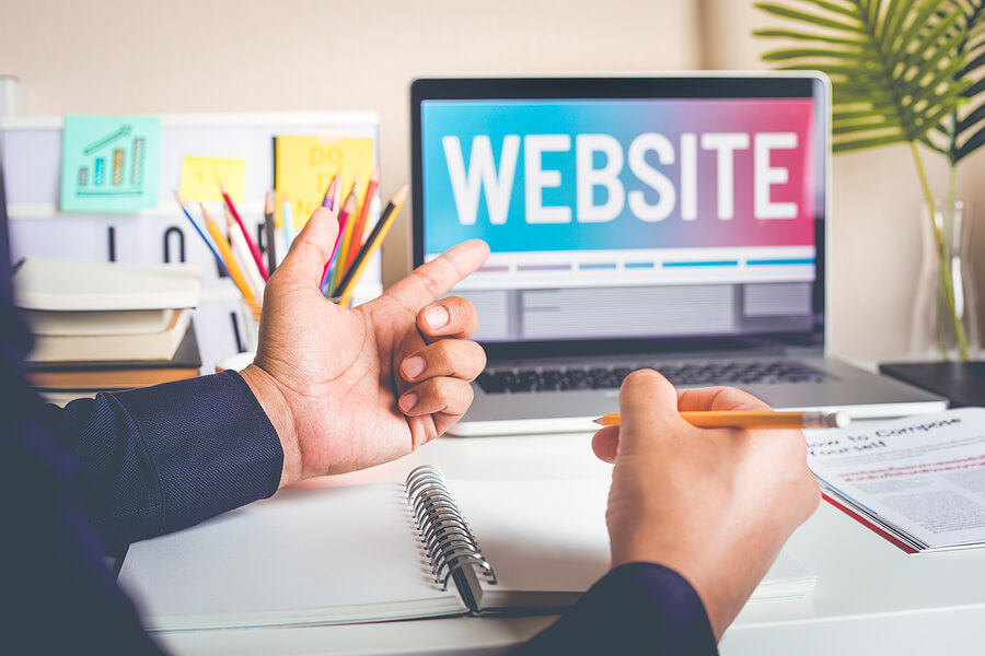 A WEBSITE THAT COMMUNICATES